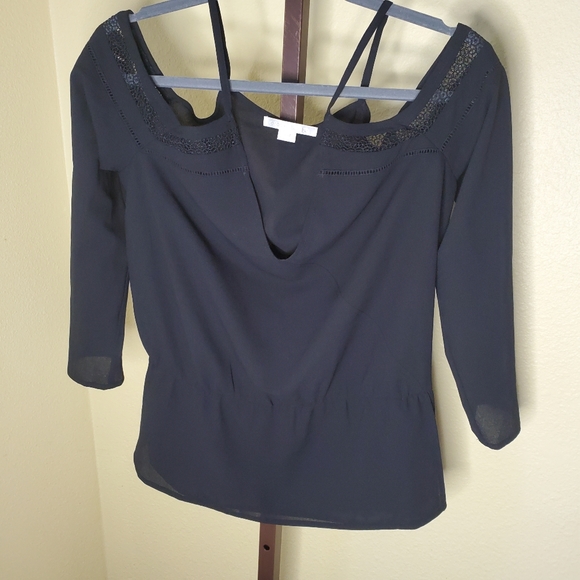 cooper & ella cold shoulder 3/4 sleeve black blouse with crochet detail - Picture 5 of 8